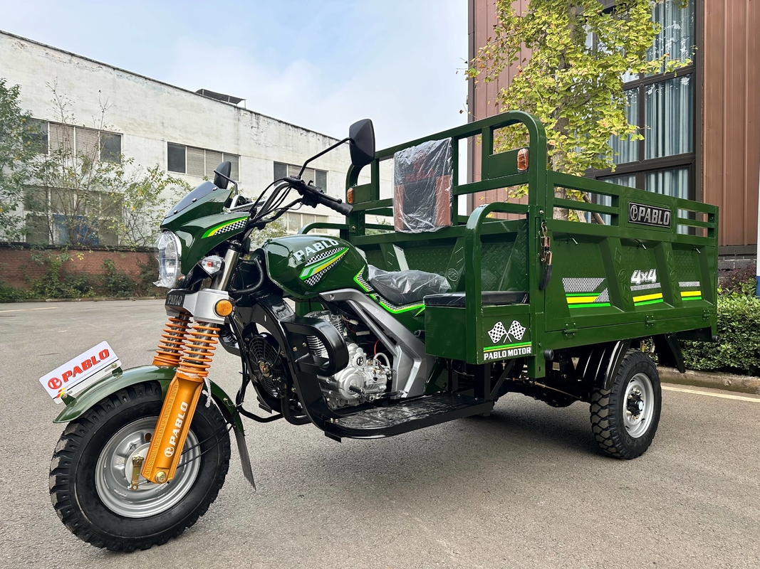 Duurzame motorfiets met drie wielen met voor- en achtertrommelrem en open carrosserie