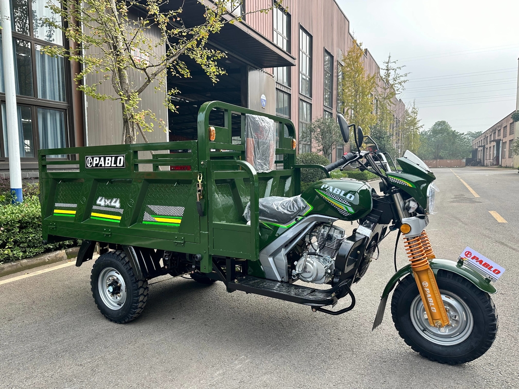 Duurzame motorfiets met drie wielen met voor- en achtertrommelrem en open carrosserie